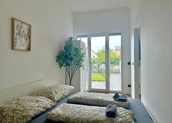 Modern Stylish With Garden & Free Parking Appartement Wenen