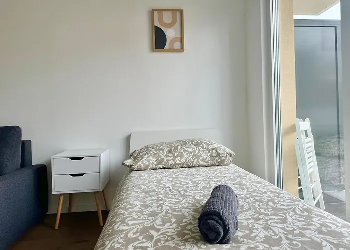 Appartement Modern Stylish With Garden & Free Parking Wenen